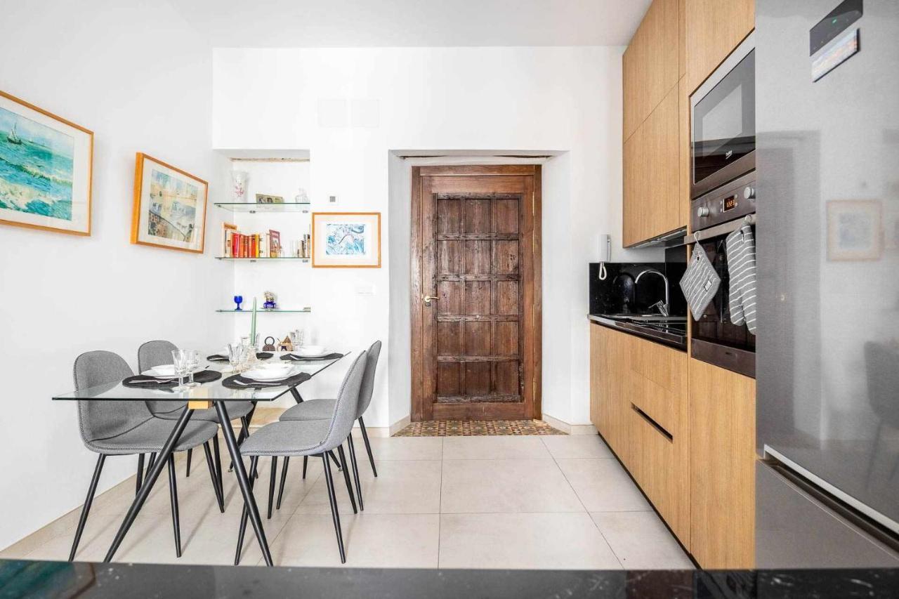 Comfy Away - Apartamento Exclusivo Mercado De Triana Con Balcon Севилья Экстерьер фото