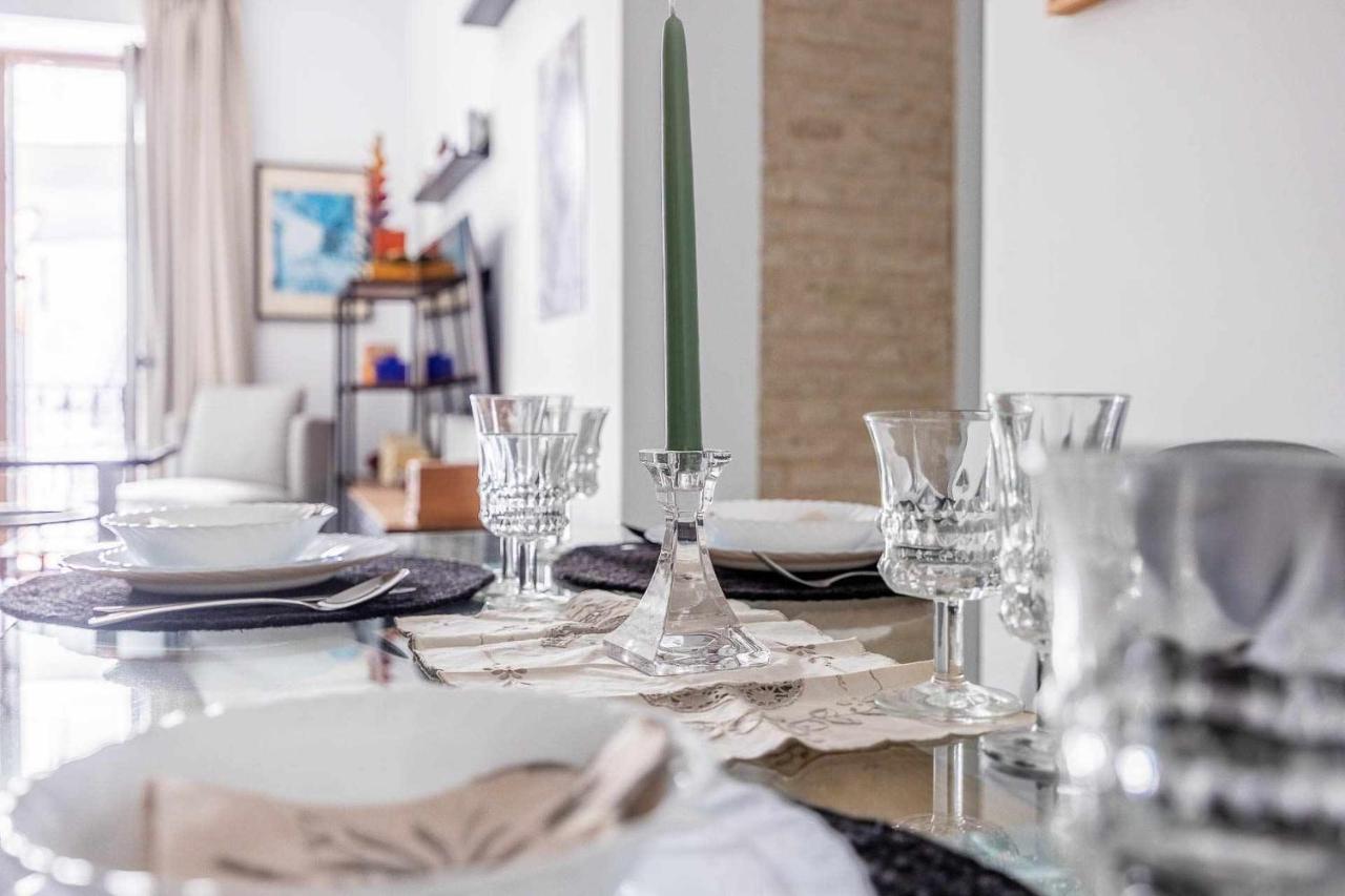 Comfy Away - Apartamento Exclusivo Mercado De Triana Con Balcon Севилья Экстерьер фото