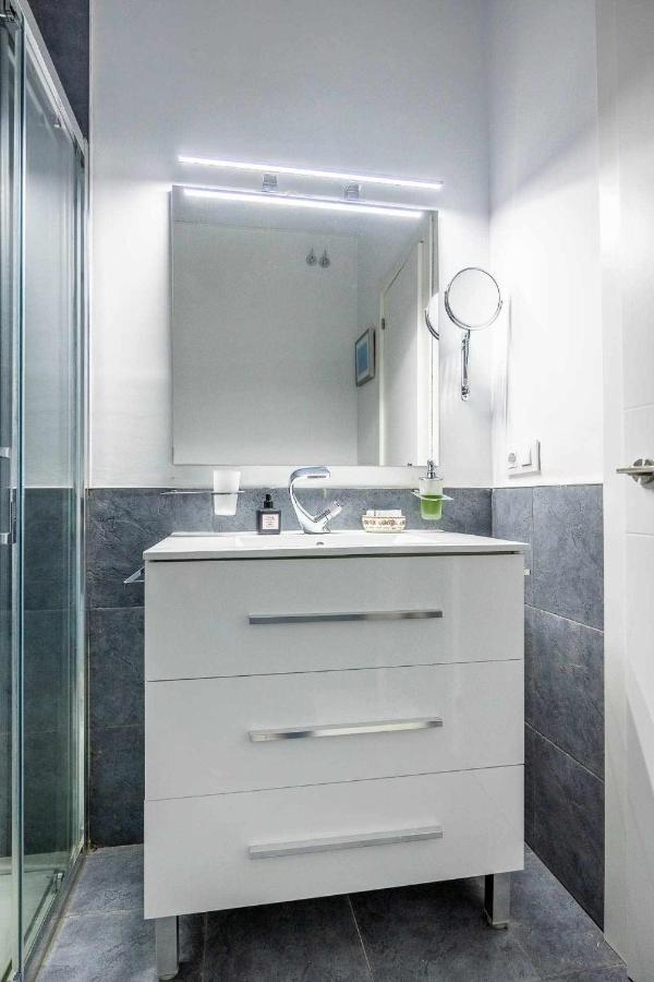 Comfy Away - Apartamento Exclusivo Mercado De Triana Con Balcon Севилья Экстерьер фото